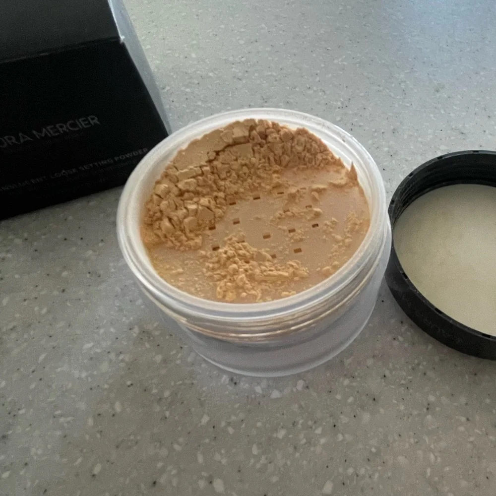 Laura Mercier translucent setting powder (honey)